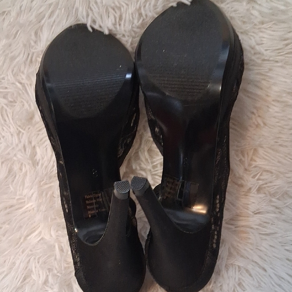 Lulu Townsend NWOT Elegant Black Lace Heels - Picture 4 of 11